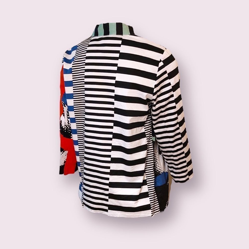 Berek Button Down Blouse Geometric Graphic Print - Picture 2 of 6